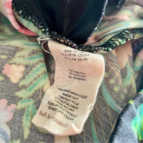 Soft Surroundings In Bloom Shaping Ankle Pants in Black Floral size SP - Picture 9 of 11